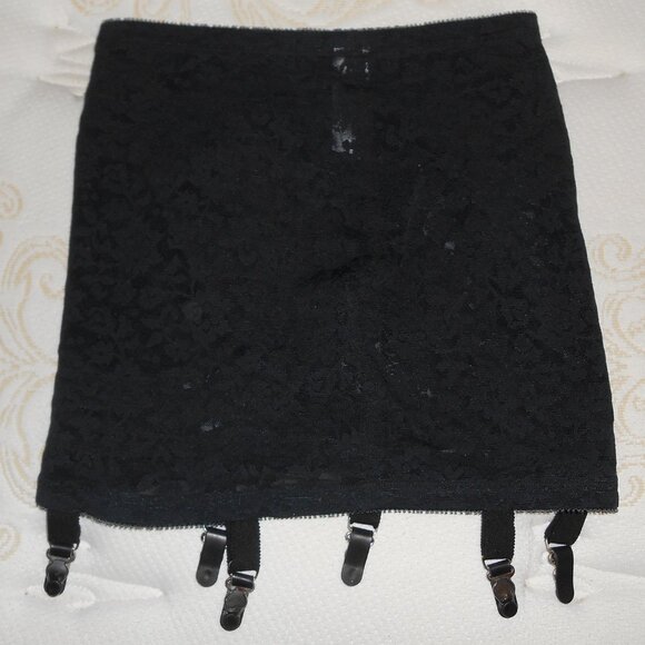 New Extra Firm Open Bottom Shaping Fashion Girdle. Size 28 (Medium). - Picture 3 of 5